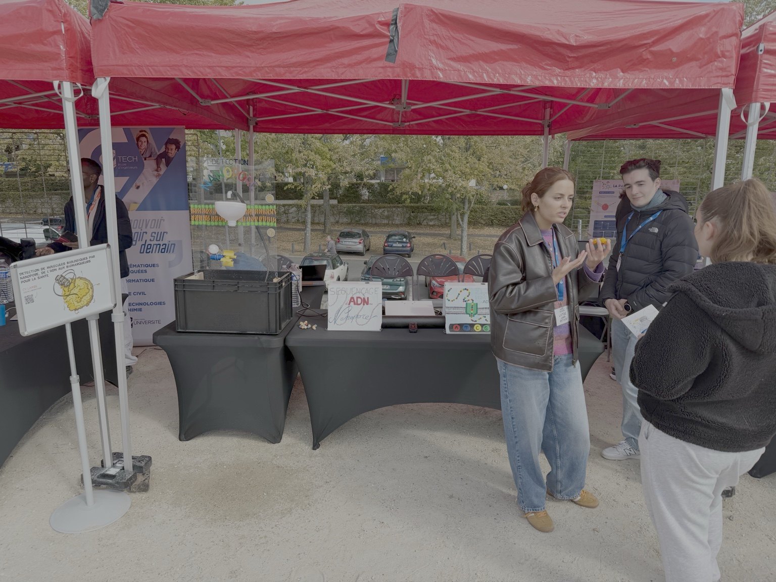 Interactive demonstration of nanopore sensing at Fête de la Science